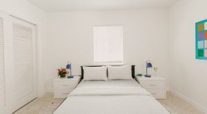 GVV Queen Bedroom - Villa Victoriana Hostels in Fort Lauderdale